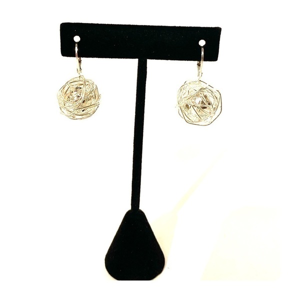 Metal wire earrings - Picture 1 of 3
